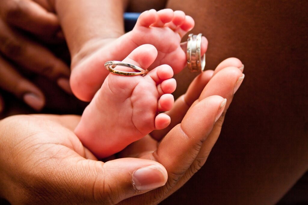 pregnancy, baby feet, baby toes-1039537.jpg